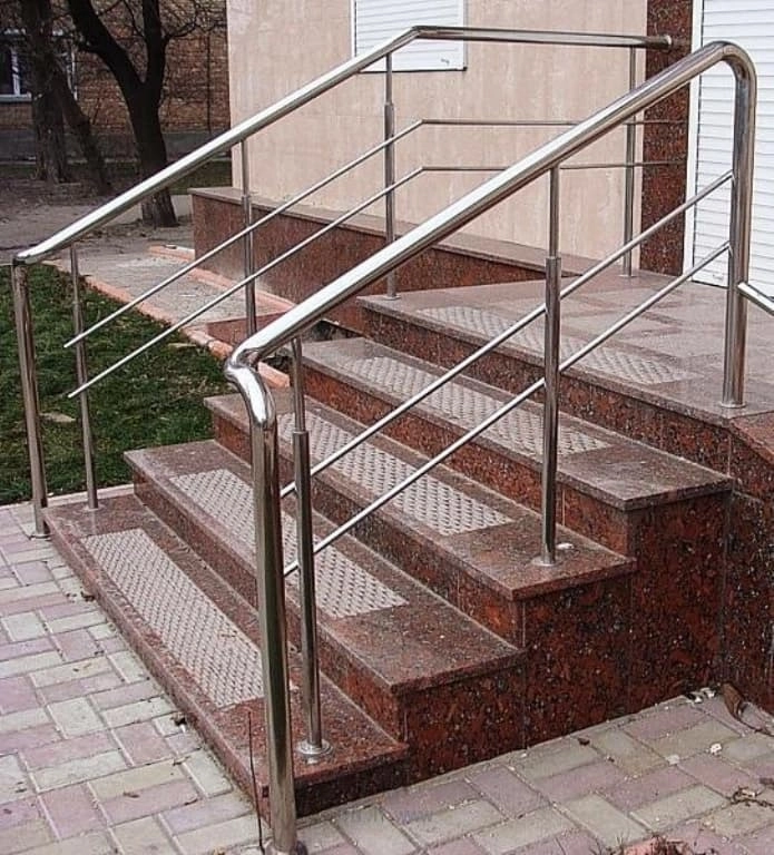 Перила из нержавеющей стали для входной лестницы